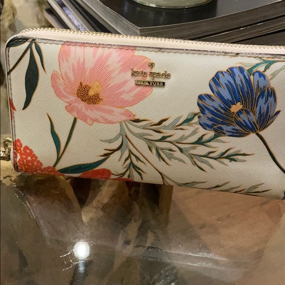 KATE SPADE WALLET - Picture 1 of 4